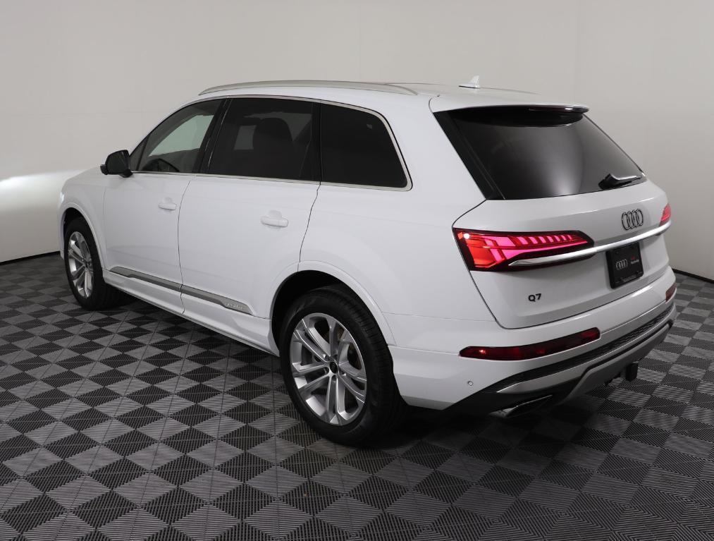 new 2025 Audi Q7 car, priced at $71,112