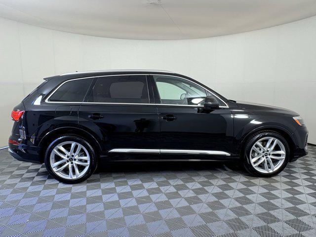 new 2025 Audi Q7 car, priced at $72,451