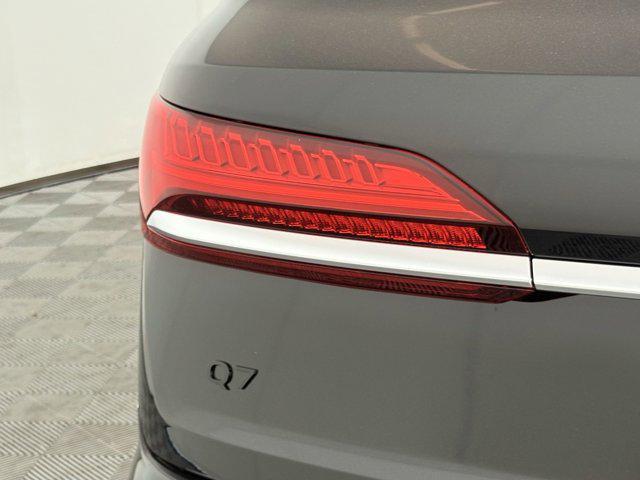 new 2025 Audi Q7 car, priced at $72,451