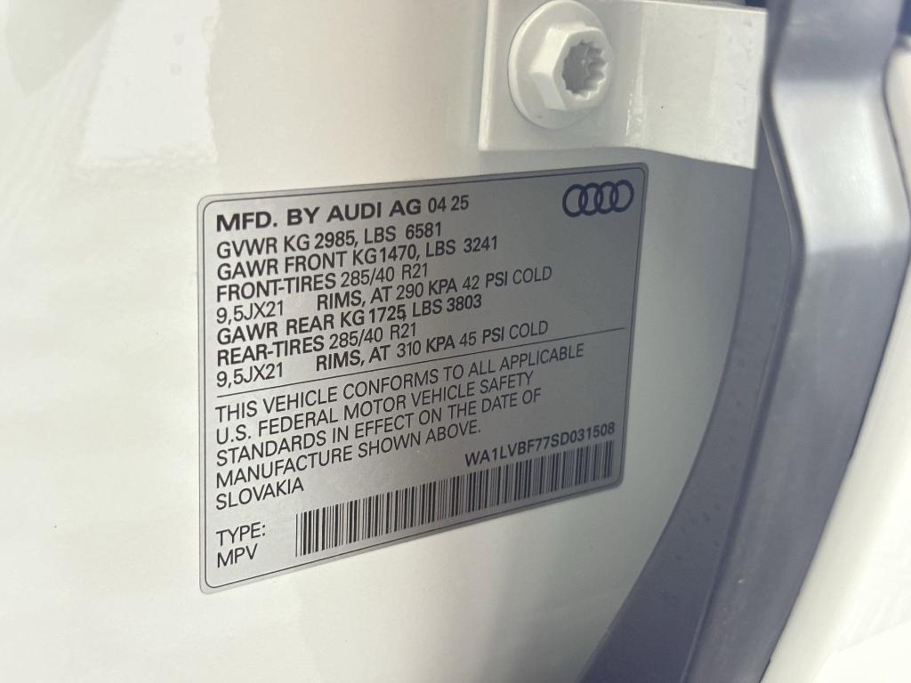 new 2025 Audi Q7 car, priced at $68,252