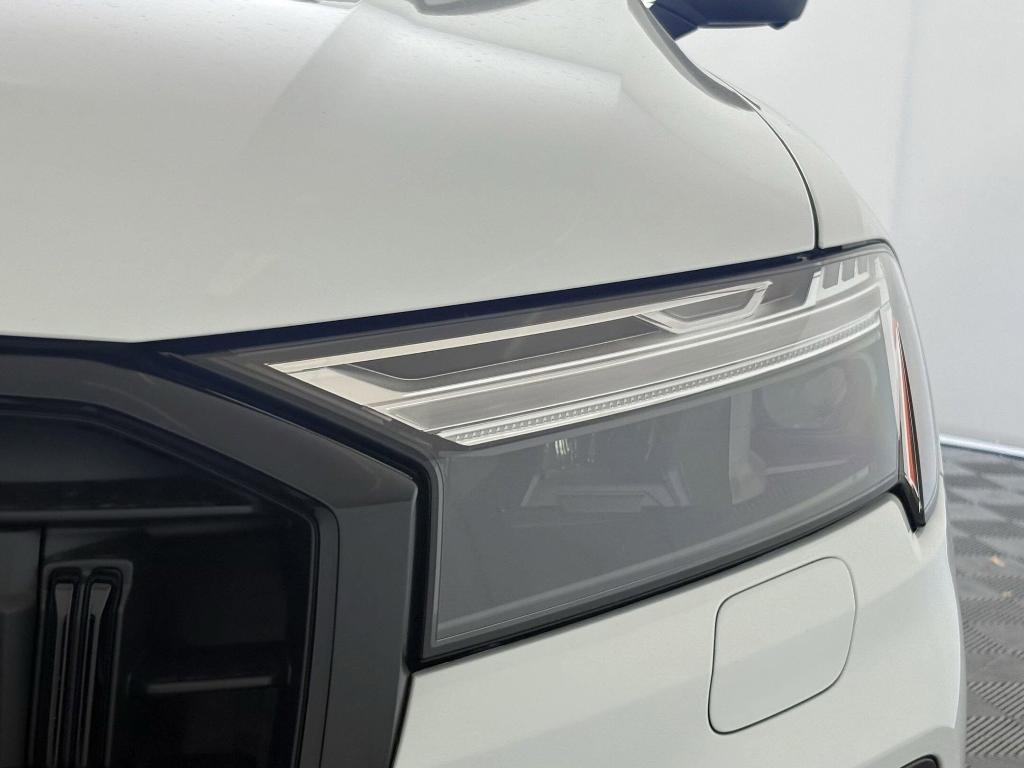 new 2025 Audi Q7 car, priced at $68,252
