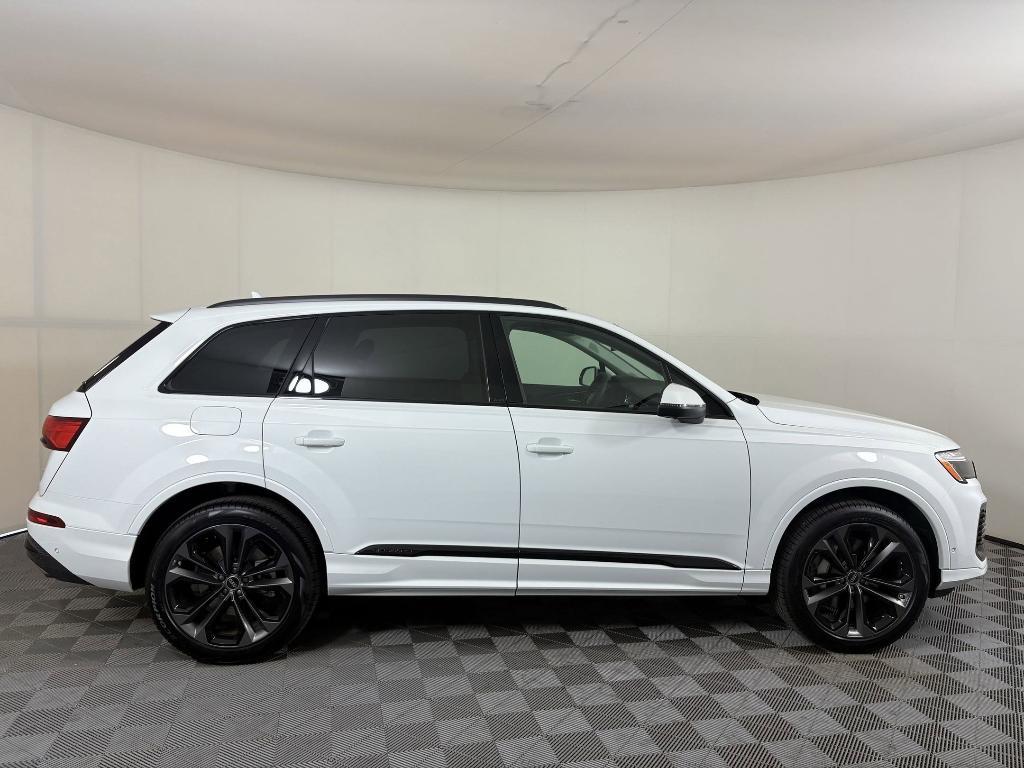 new 2025 Audi Q7 car, priced at $68,252