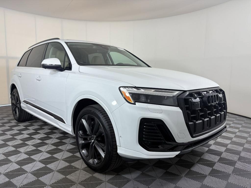 new 2025 Audi Q7 car, priced at $68,252