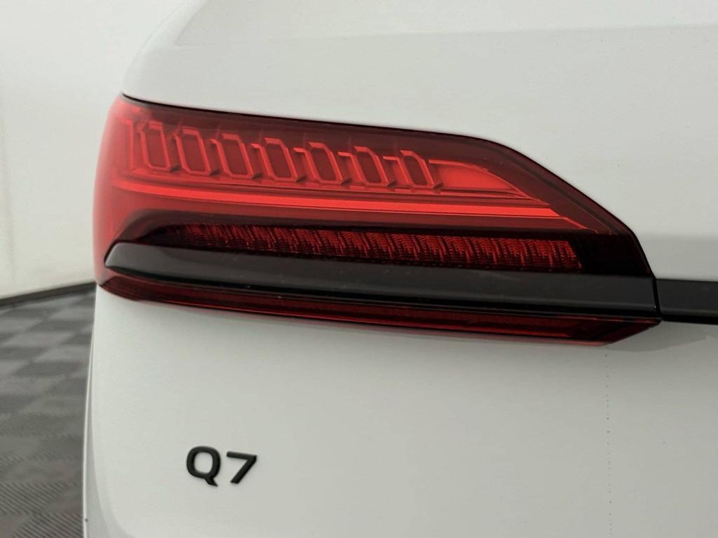 new 2025 Audi Q7 car, priced at $68,252
