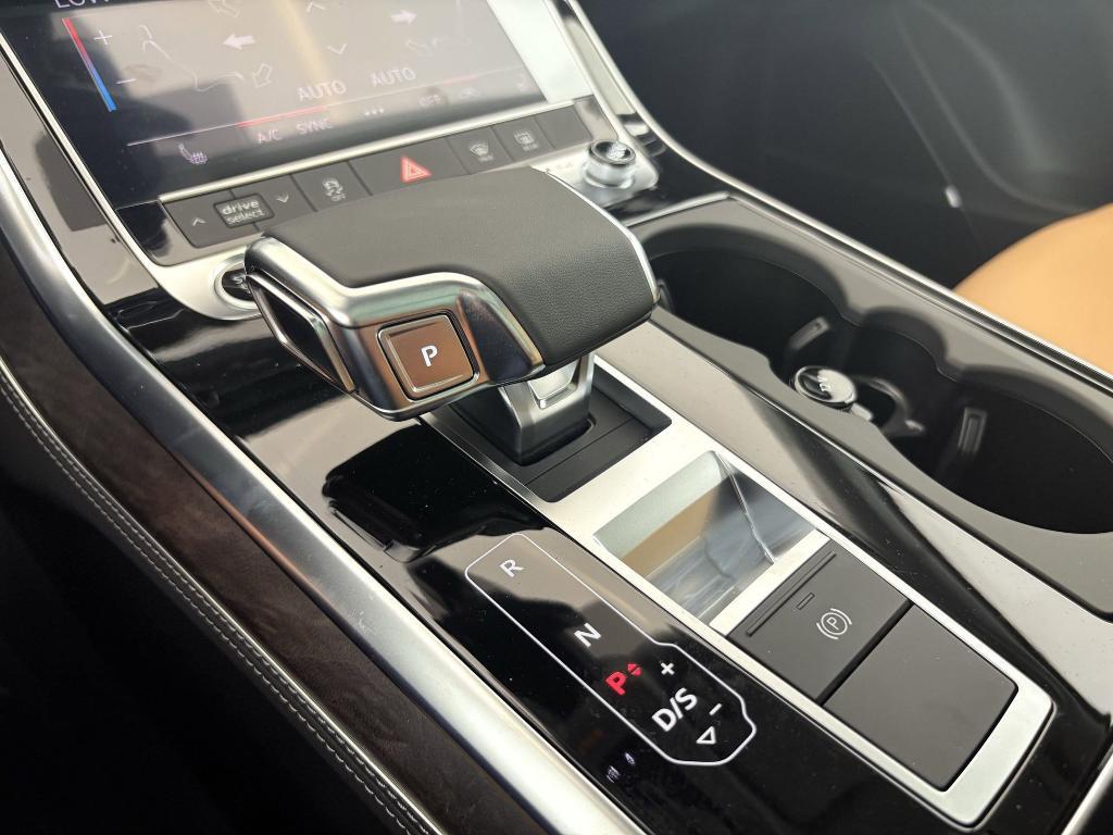 new 2025 Audi Q7 car, priced at $68,252