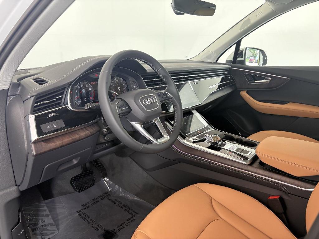 new 2025 Audi Q7 car, priced at $68,252