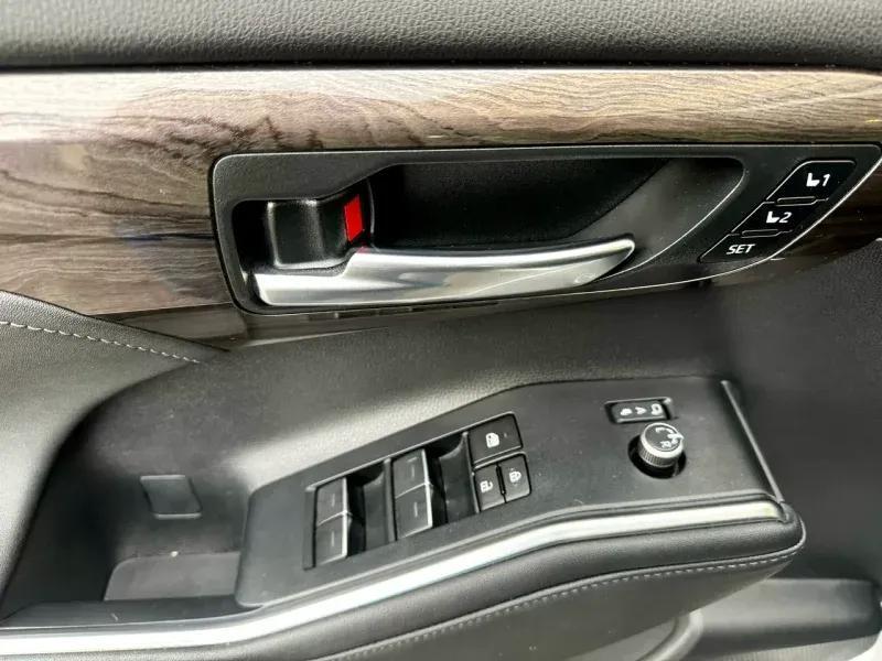 used 2023 Toyota Highlander Hybrid car, priced at $50,697