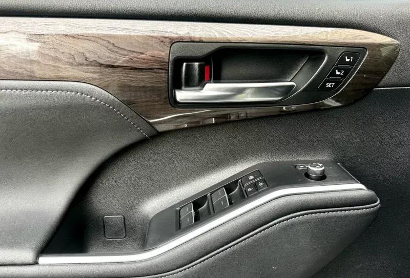 used 2023 Toyota Highlander Hybrid car, priced at $50,697