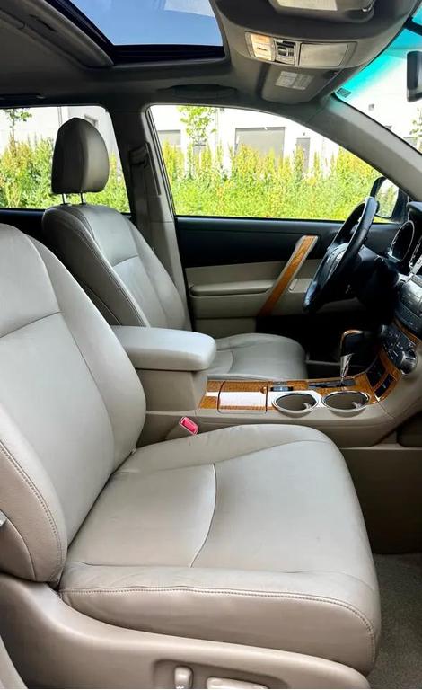 used 2010 Toyota Highlander Hybrid car, priced at $8,990