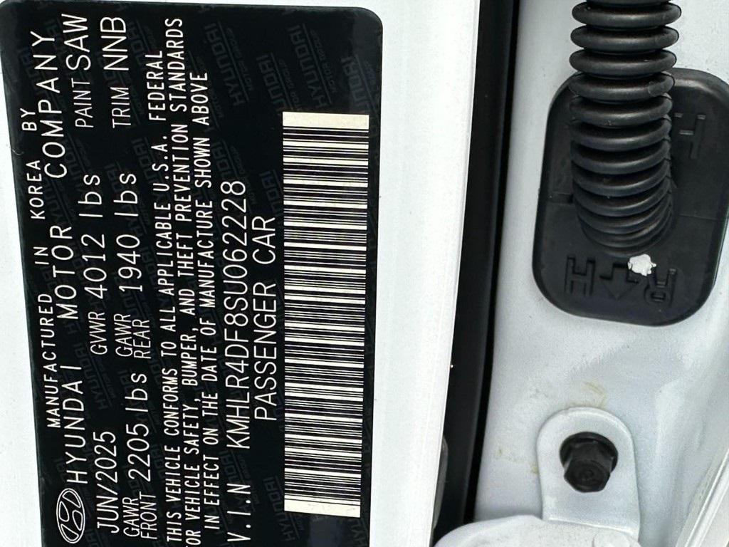 new 2025 Hyundai Elantra car, priced at $30,036
