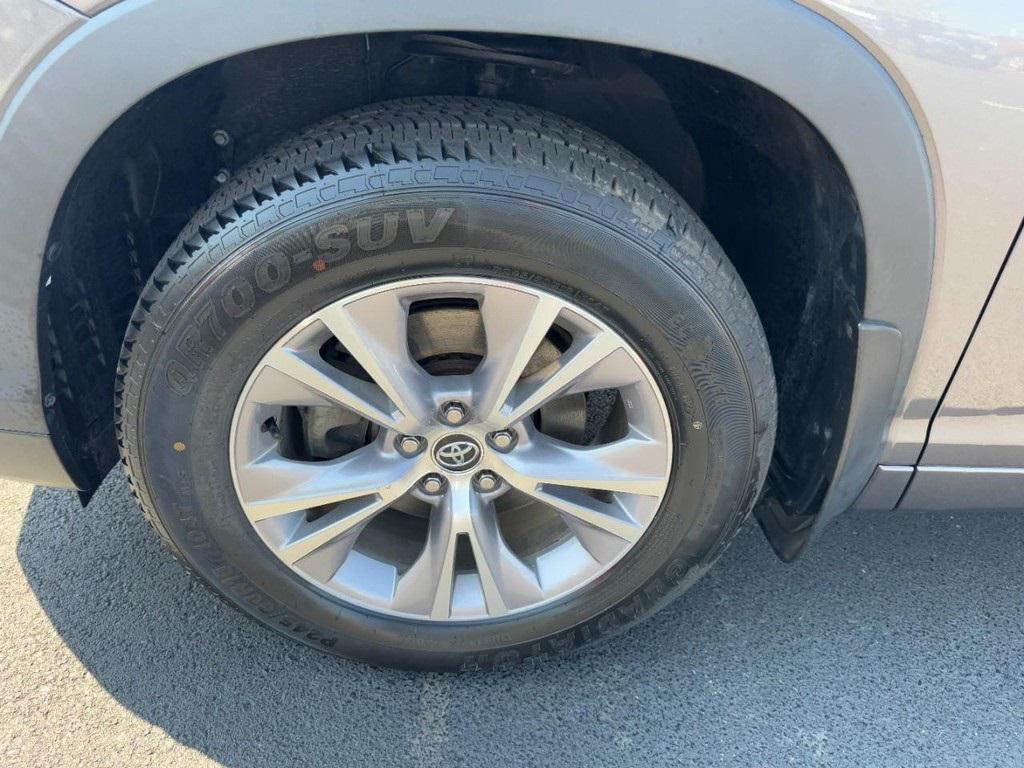 used 2016 Toyota Highlander car, priced at $16,977