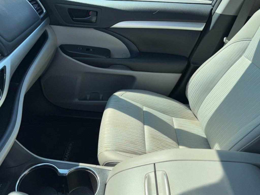 used 2016 Toyota Highlander car, priced at $16,977