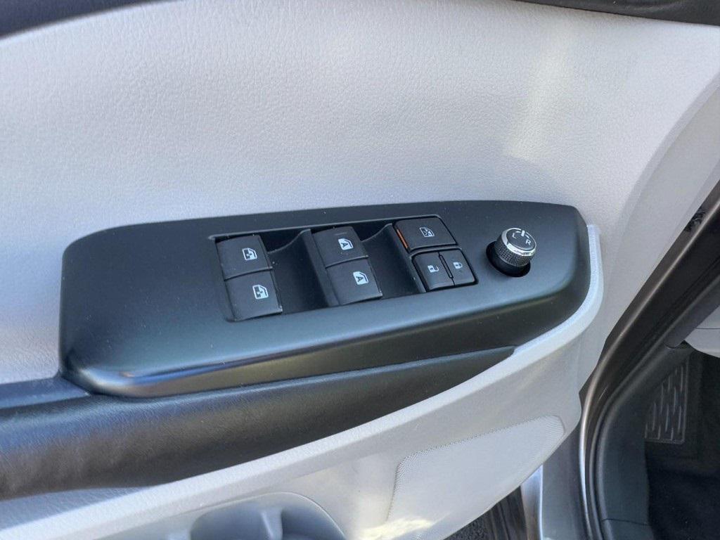 used 2016 Toyota Highlander car, priced at $16,977