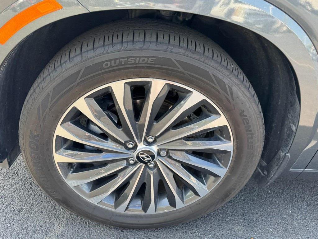 used 2024 Hyundai Palisade car, priced at $39,877