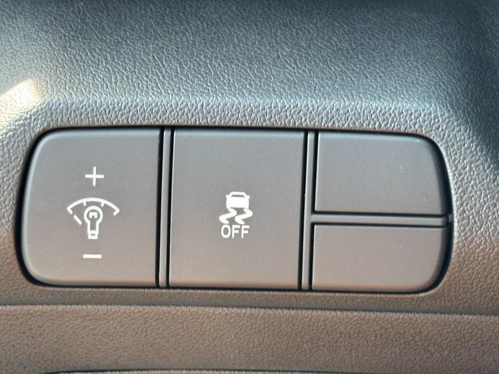 new 2025 Hyundai Elantra car, priced at $30,029