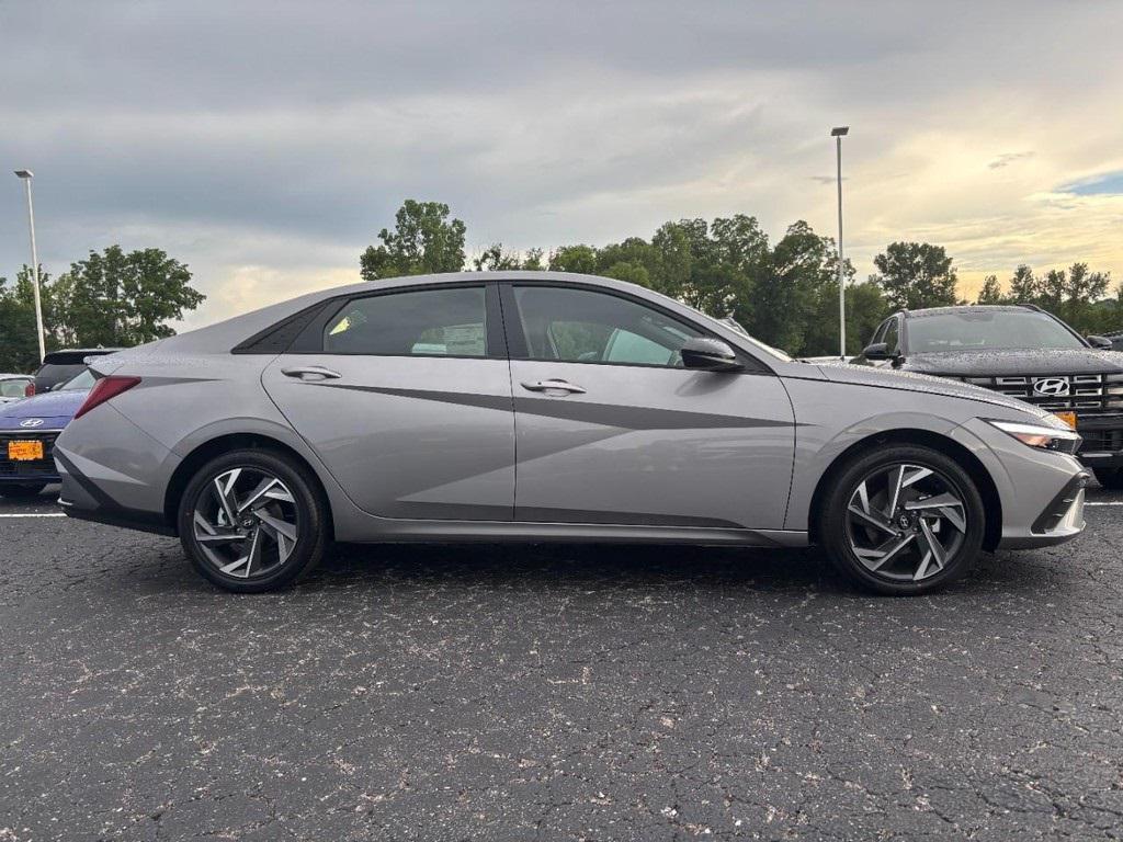 new 2025 Hyundai ELANTRA HEV car, priced at $27,600