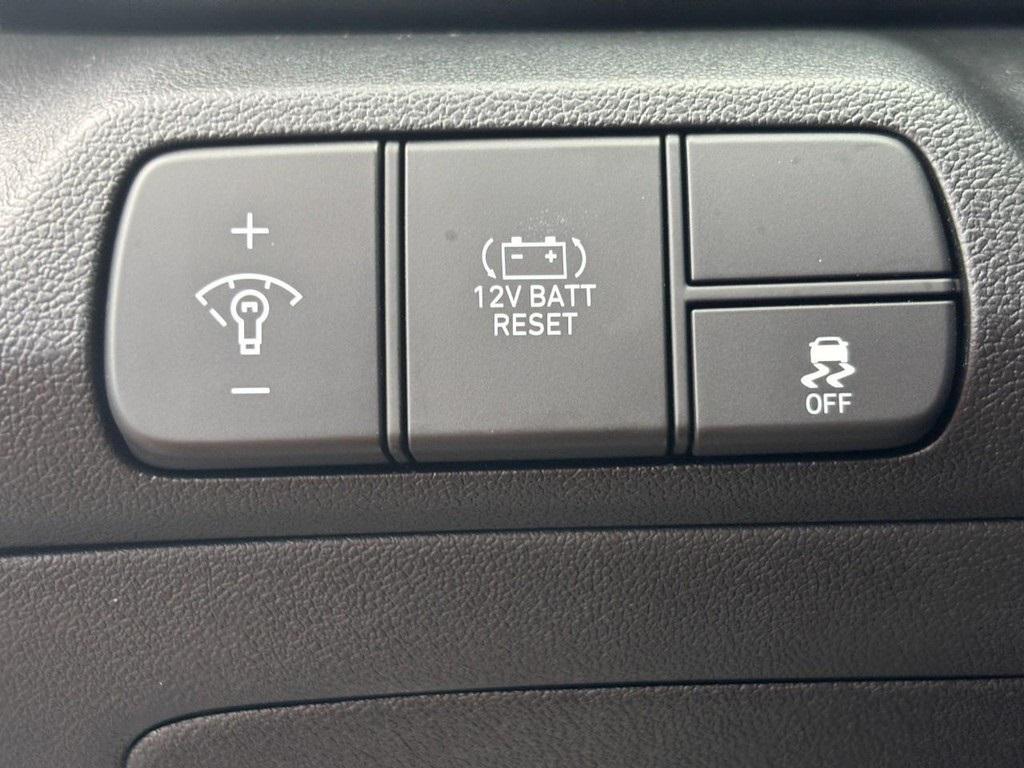 new 2025 Hyundai ELANTRA HEV car, priced at $27,600