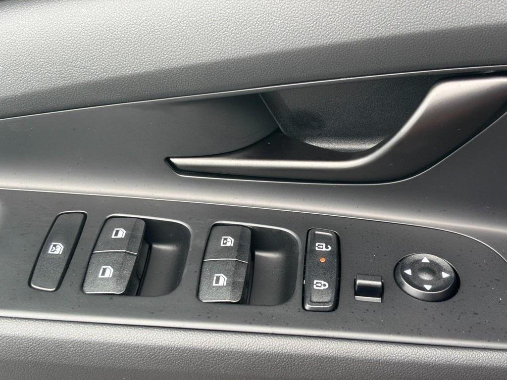 new 2025 Hyundai ELANTRA HEV car, priced at $27,600