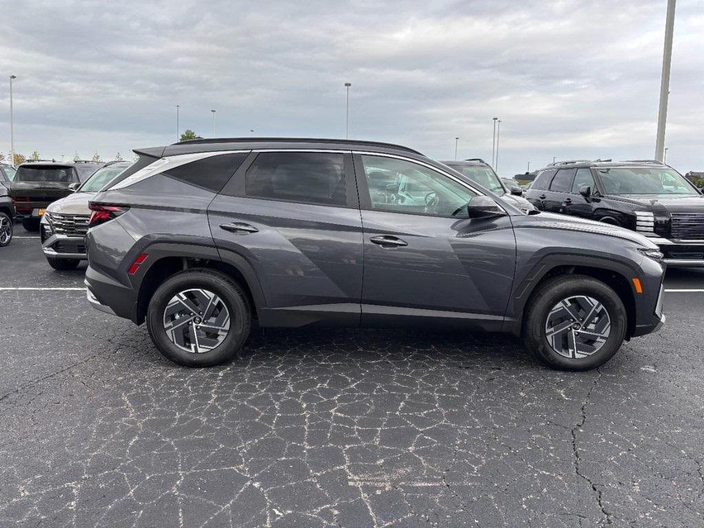 new 2025 Hyundai TUCSON Hybrid car, priced at $34,600