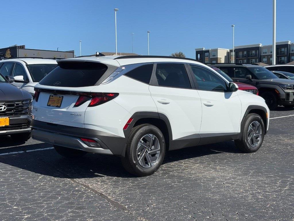 new 2025 Hyundai TUCSON Hybrid car, priced at $35,090