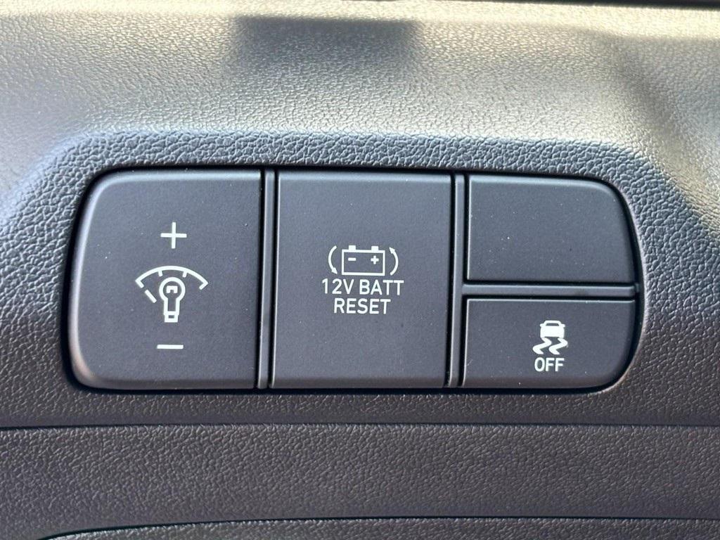 new 2025 Hyundai ELANTRA HEV car, priced at $25,631