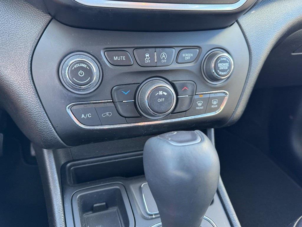 used 2021 Jeep Cherokee car, priced at $17,995