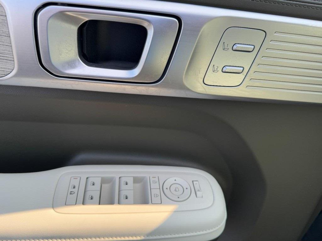 used 2025 Hyundai Santa Fe car, priced at $41,977