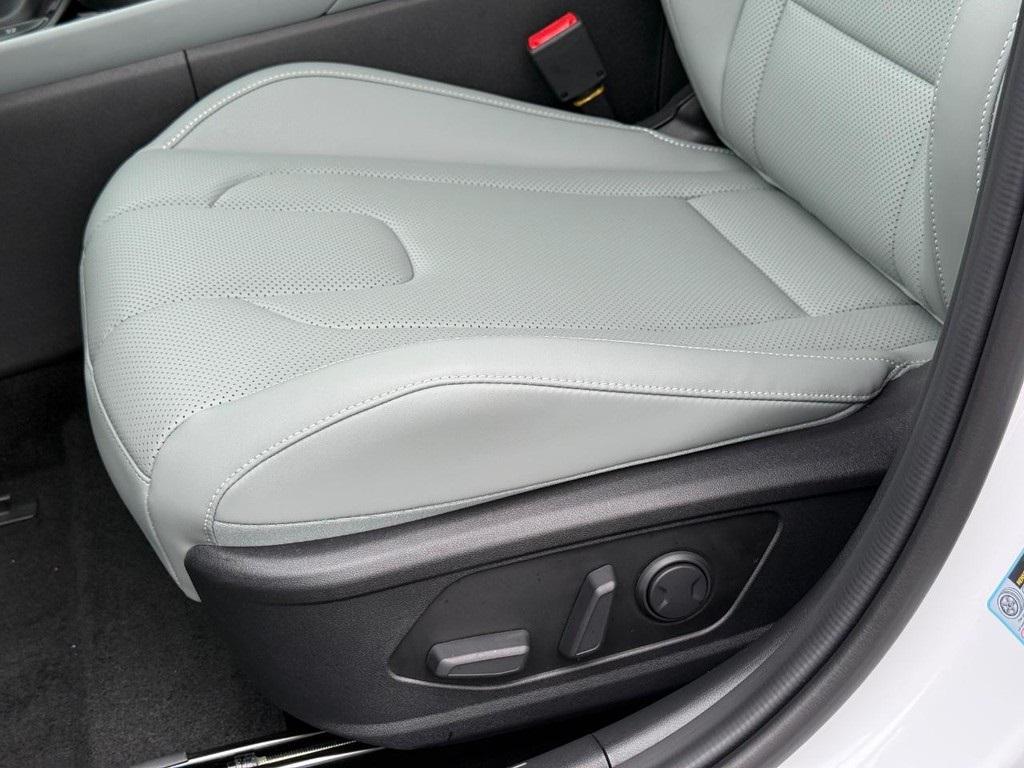 new 2025 Hyundai ELANTRA HEV car, priced at $31,316