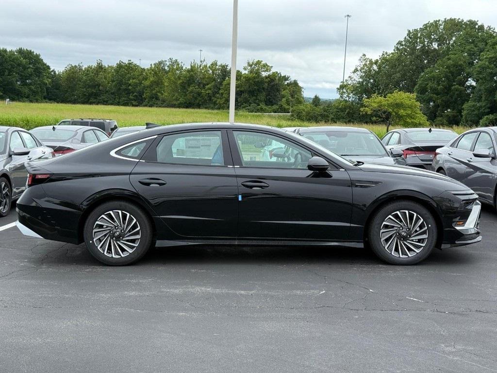 new 2025 Hyundai Sonata Hybrid car, priced at $38,897