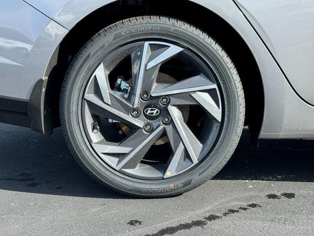 new 2025 Hyundai Elantra car, priced at $31,006