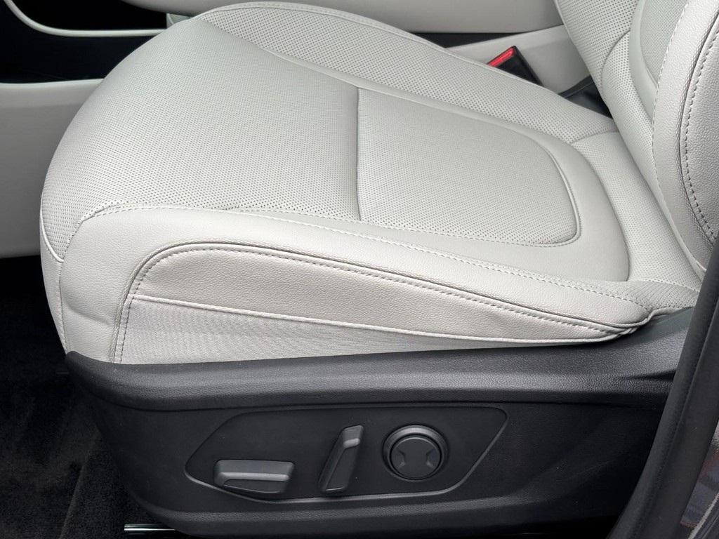 new 2025 Hyundai TUCSON Hybrid car, priced at $42,030
