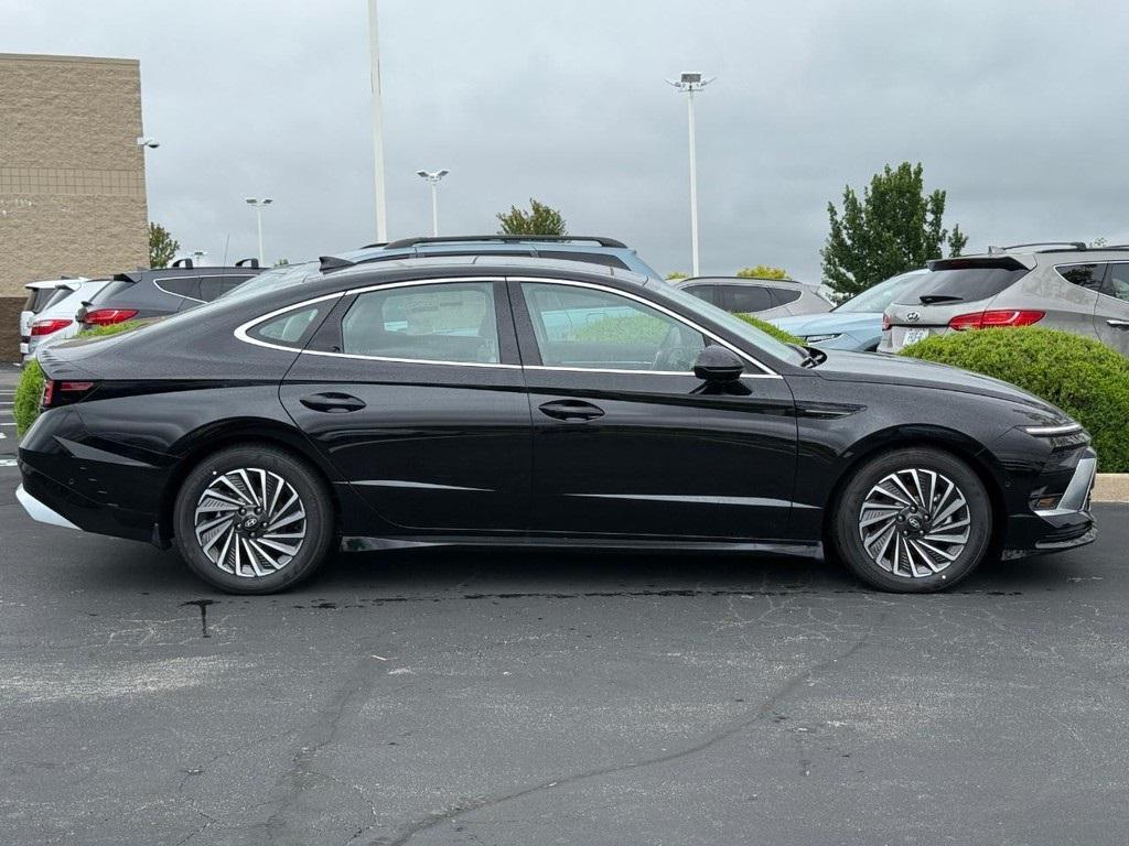 new 2025 Hyundai Sonata Hybrid car, priced at $38,719
