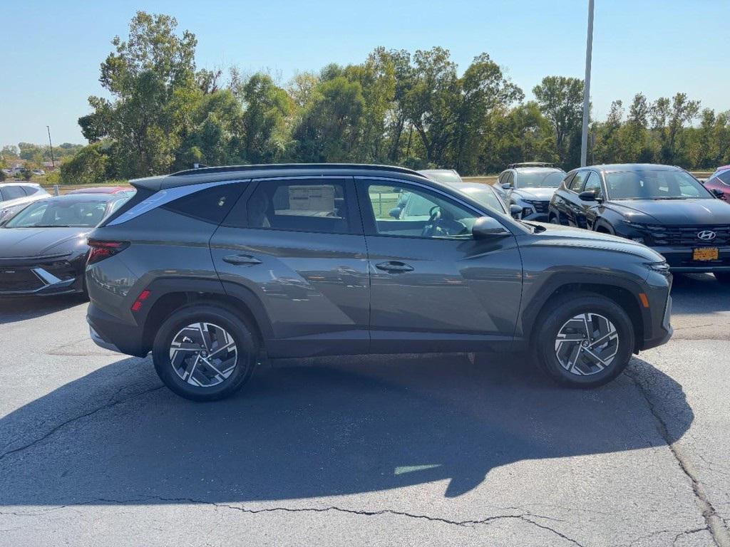 new 2025 Hyundai TUCSON Hybrid car, priced at $34,662