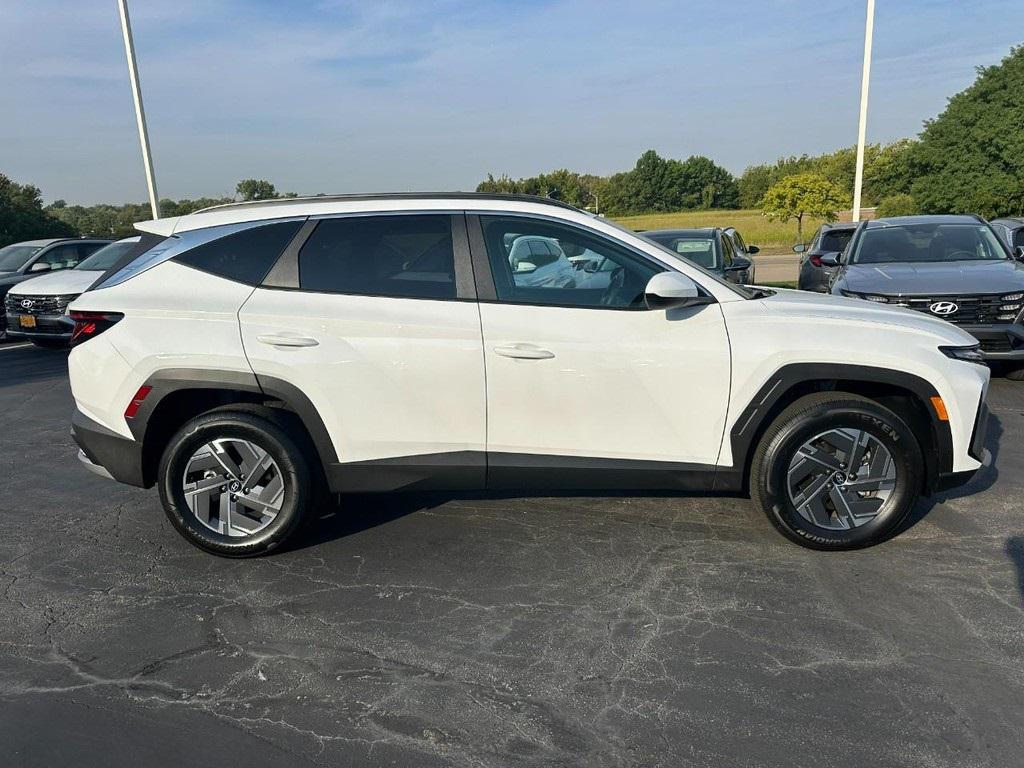 new 2025 Hyundai TUCSON Hybrid car, priced at $32,029