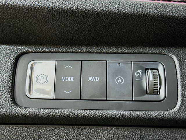 used 2024 Chevrolet Traverse car, priced at $47,997