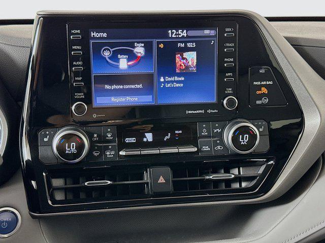 used 2021 Toyota Highlander Hybrid car, priced at $30,999