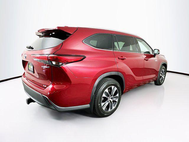used 2021 Toyota Highlander Hybrid car, priced at $30,999