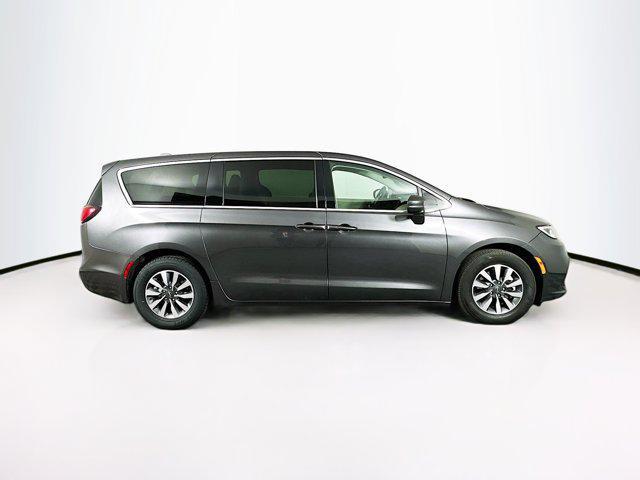 used 2022 Chrysler Pacifica Hybrid car, priced at $25,589