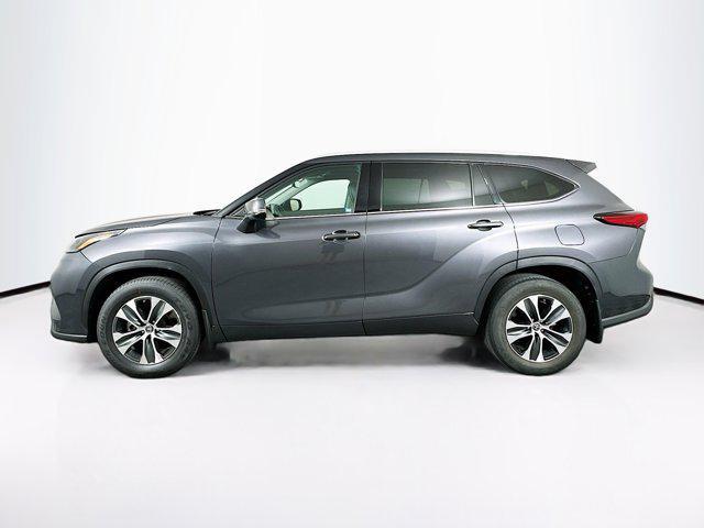 used 2022 Toyota Highlander car, priced at $33,697