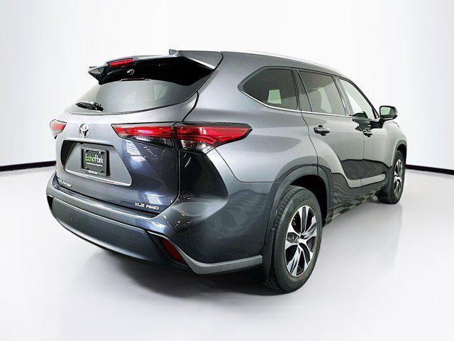 used 2022 Toyota Highlander car, priced at $33,697