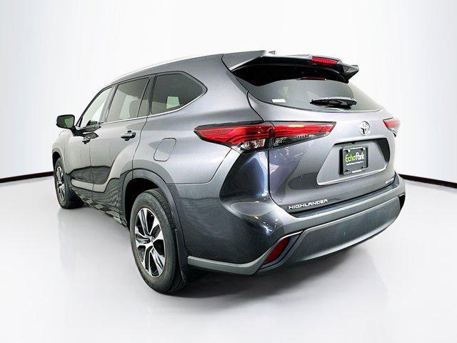 used 2022 Toyota Highlander car, priced at $33,697