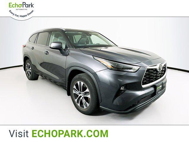 used 2022 Toyota Highlander car, priced at $33,697