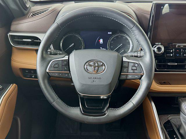 used 2020 Toyota Highlander car, priced at $33,597