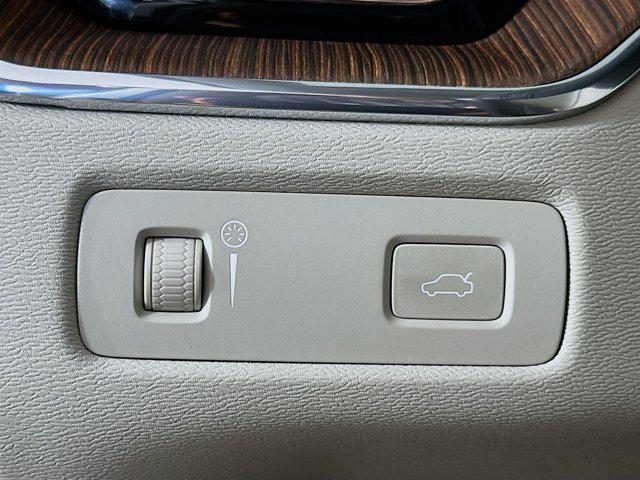 used 2020 Volvo XC60 car, priced at $26,297
