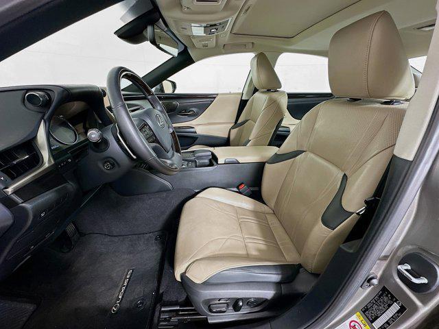 used 2019 Lexus ES 300h car, priced at $27,499