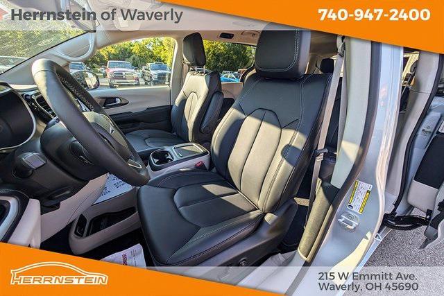 new 2024 Chrysler Pacifica car, priced at $43,695