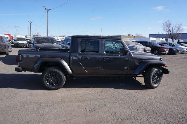 new 2024 Jeep Gladiator car, priced at $39,785