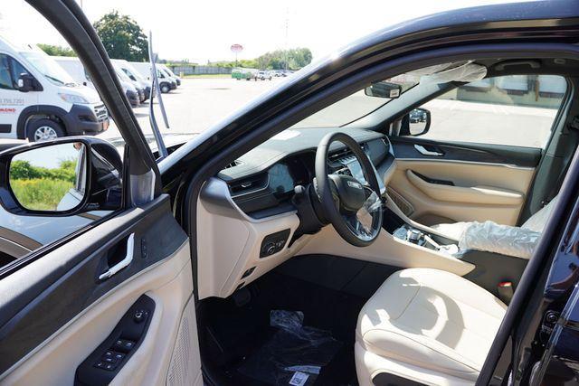 new 2025 Jeep Grand Cherokee car, priced at $39,444