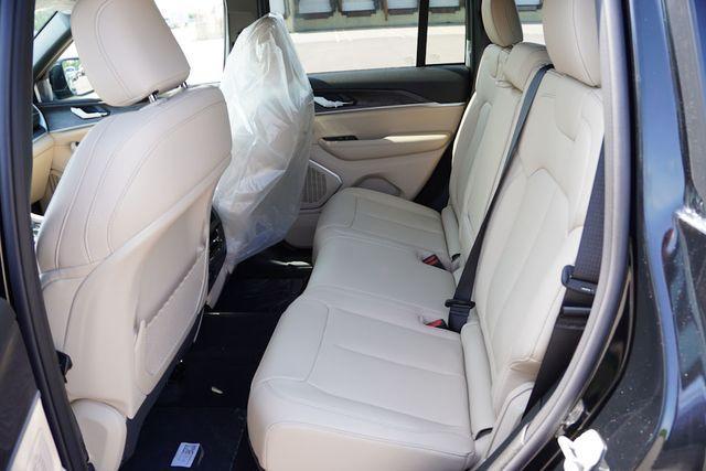new 2025 Jeep Grand Cherokee car, priced at $39,444