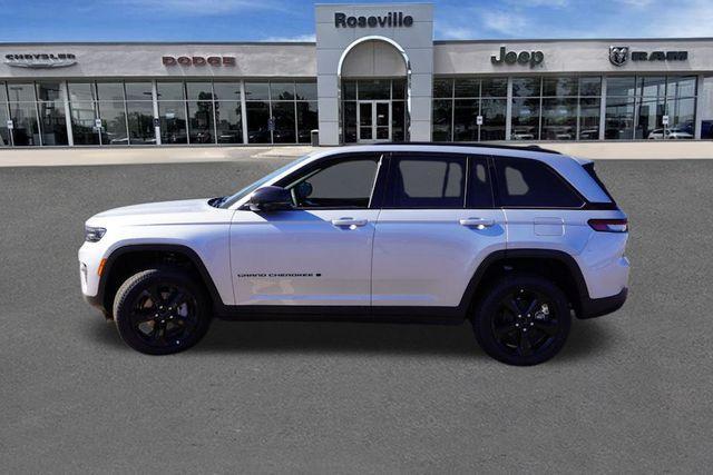 new 2025 Jeep Grand Cherokee car, priced at $45,708